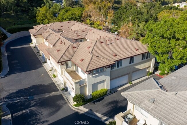 Building Photo - 17 Aurora