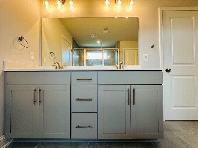 Building Photo - 4800 Sierra Creek Dr NE