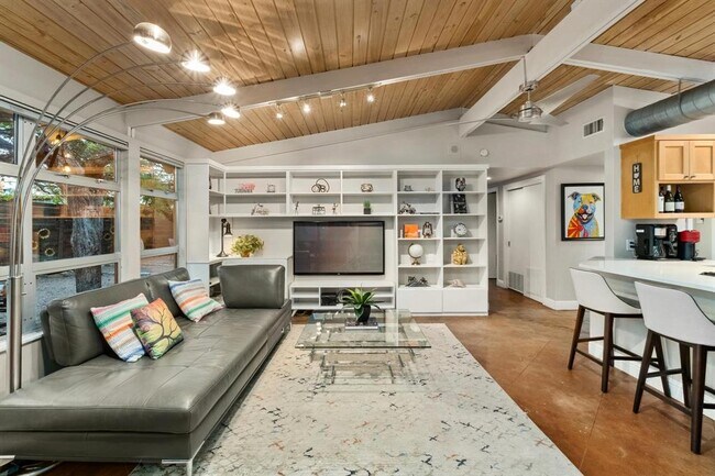 Building Photo - 2301 Westway Cir