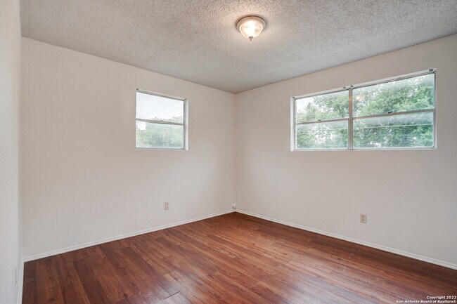 Building Photo - 724 Old Martindale Rd