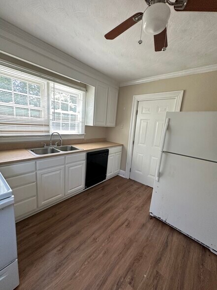 Building Photo - 107 Mitchell St