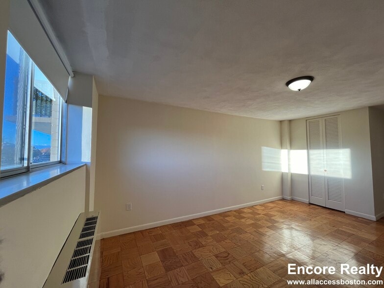 Building Photo - 17 Monmouth Ct