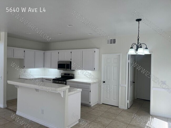 Building Photo - 5640 W Ave L4