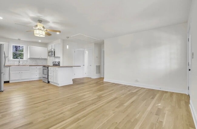 Building Photo - 1121 Goldilocks St