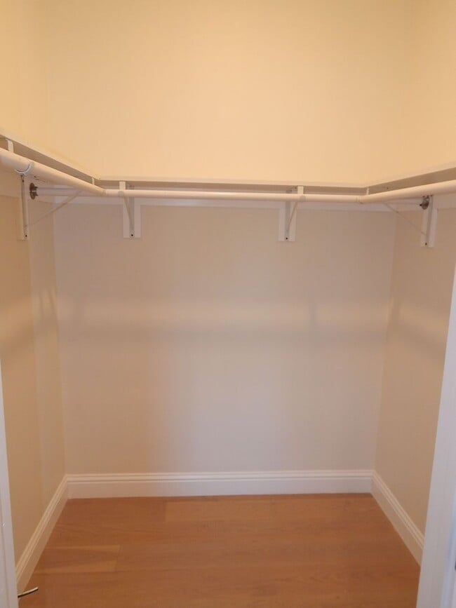 Building Photo - Rent $1900- Deluxe newer 1 Bedroom 1 Bath duplex upper level. El Sobrante