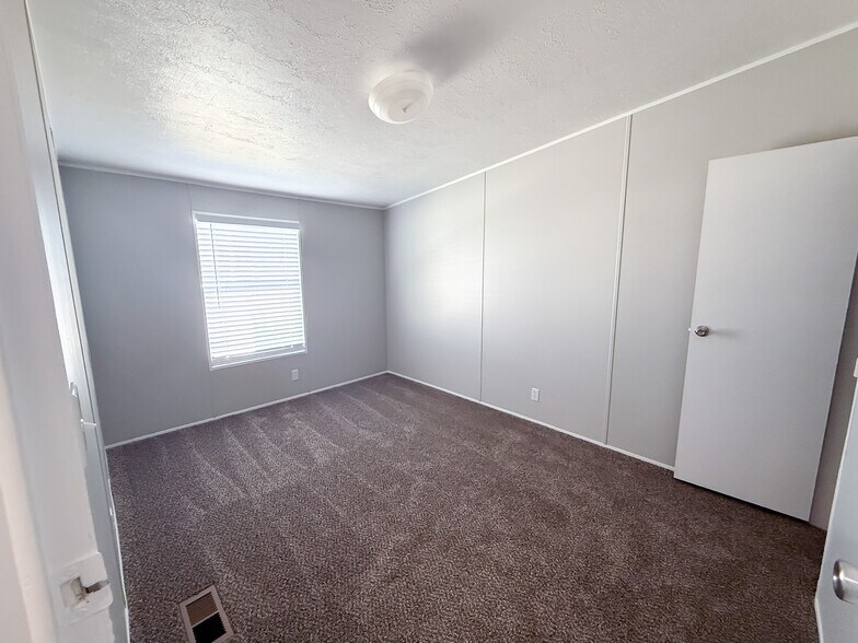 Building Photo - 120 Parma Ct