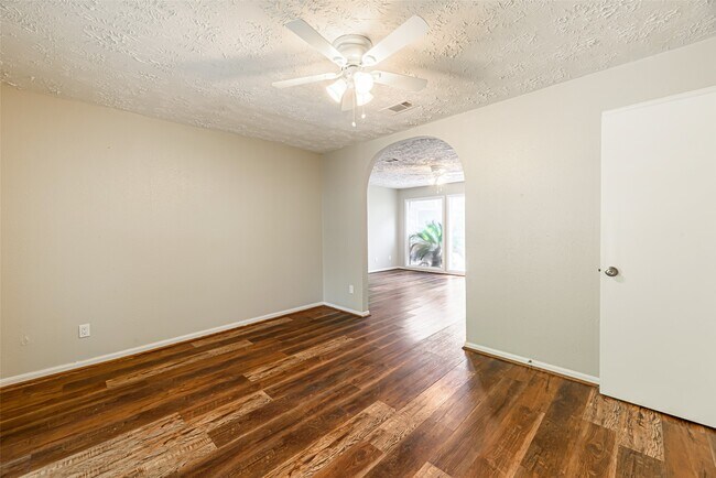 Building Photo - 102 Butlers Ct