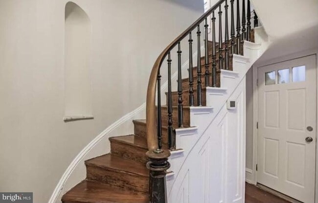 Building Photo - 726 S 16th St