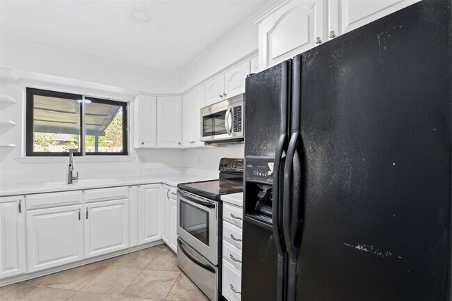 Building Photo - 16318 Cypress Point Dr