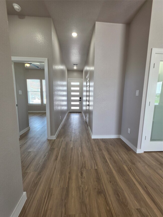 Building Photo - 727 Rd 5714
