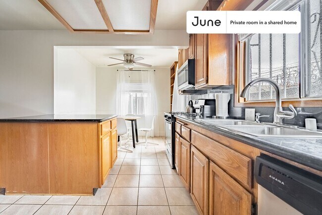 Building Photo - Room in Shared 4 bed/2 bath home