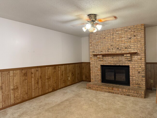 Building Photo - 54 Longview Dr