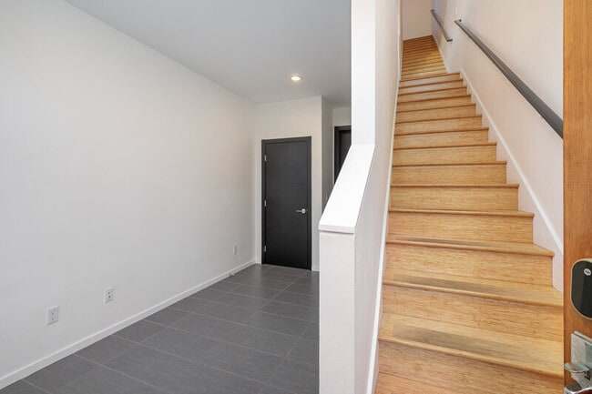 Building Photo - 206 22nd Ave