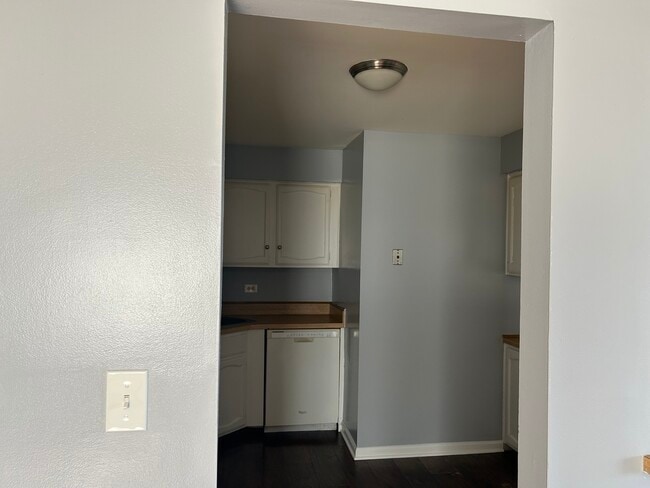 Building Photo - 169 S Gregory St