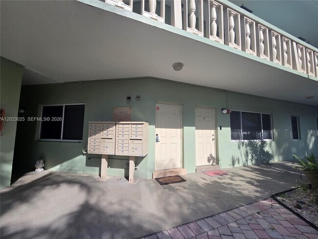 Building Photo - 1423 Holly Heights Dr