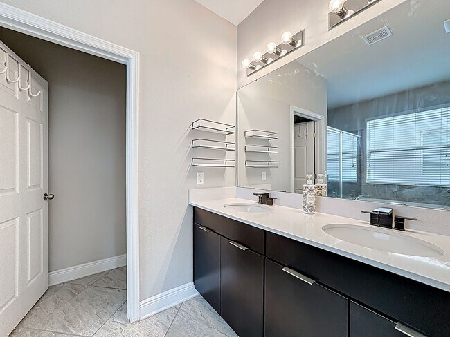 Building Photo - FURNISHED 4 Bedroom House + Office + Home ...