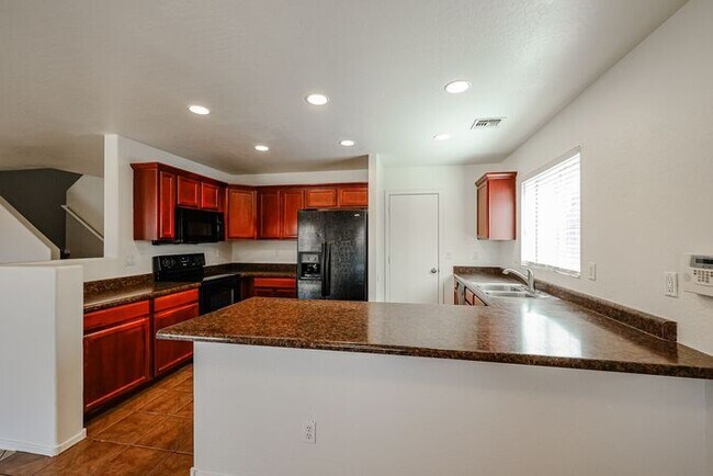 Building Photo - COMING SOON !! 4 BED 2.5 BATH, 2200+ SFT IN CAMELBACK RANCH, PHOENIX