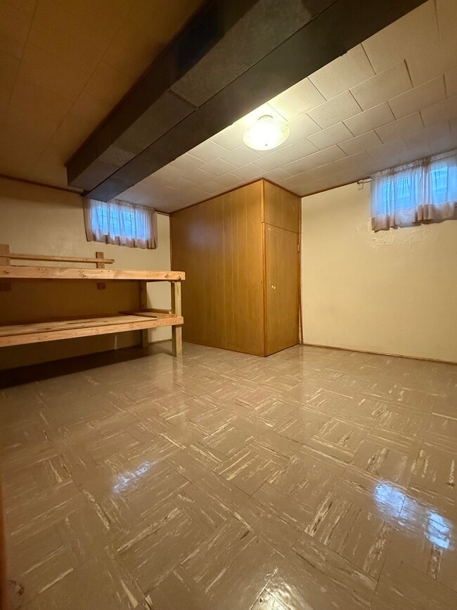 Building Photo - 138 21st Ave S