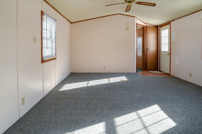Building Photo - 5 Hilltop Dr