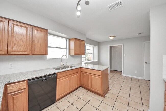 Building Photo - 115 Squires Bend