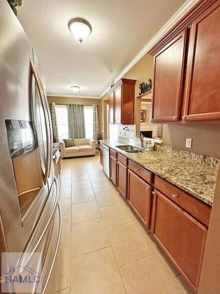 Building Photo - 1102 Sara Ln