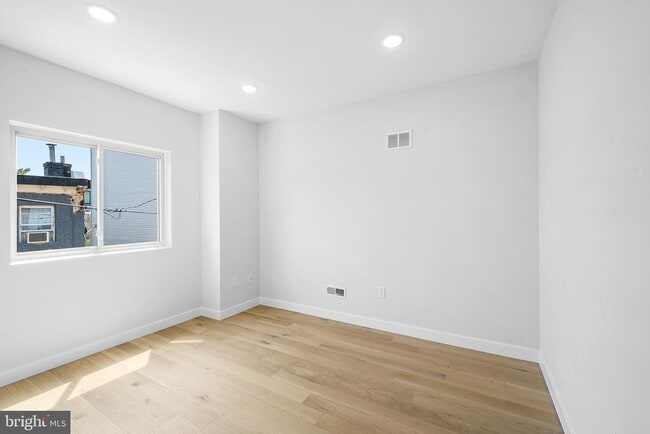 Building Photo - 2156 N Randolph St