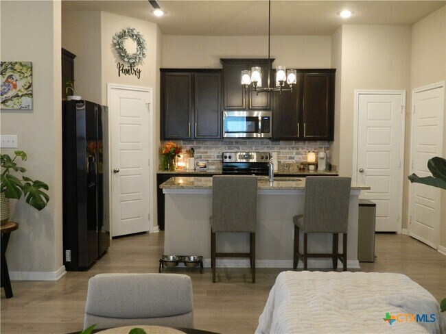 Building Photo - 2929 Greenbriar Rd