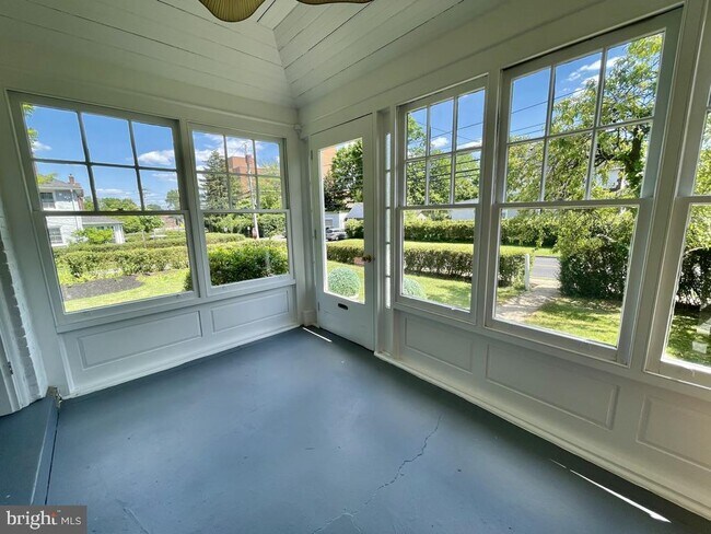 Building Photo - 217 West Ave