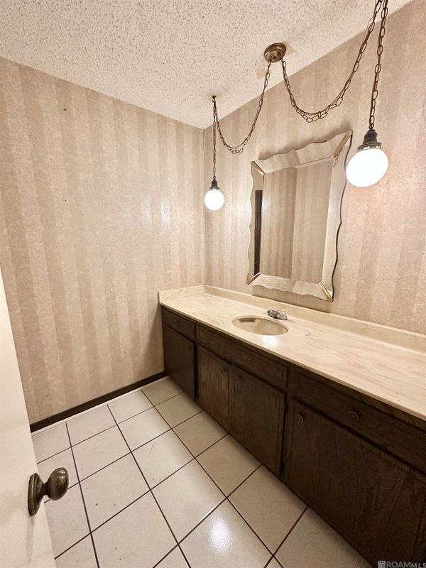 Building Photo - 3572 Madeira Dr