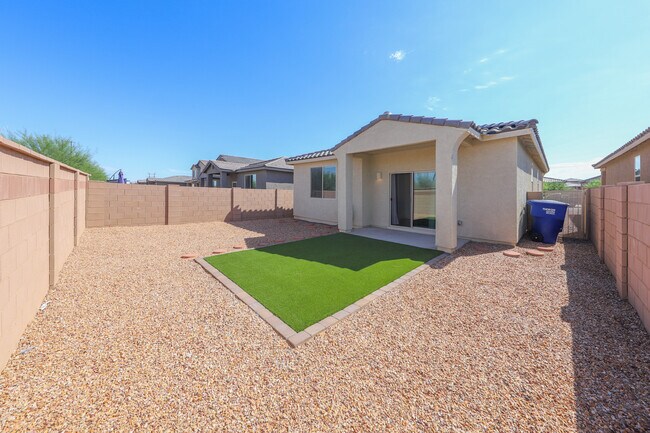 Building Photo - 4882 E Greenway Wash Dr
