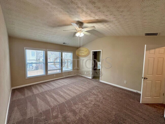 Building Photo - 827 Forsythia Way
