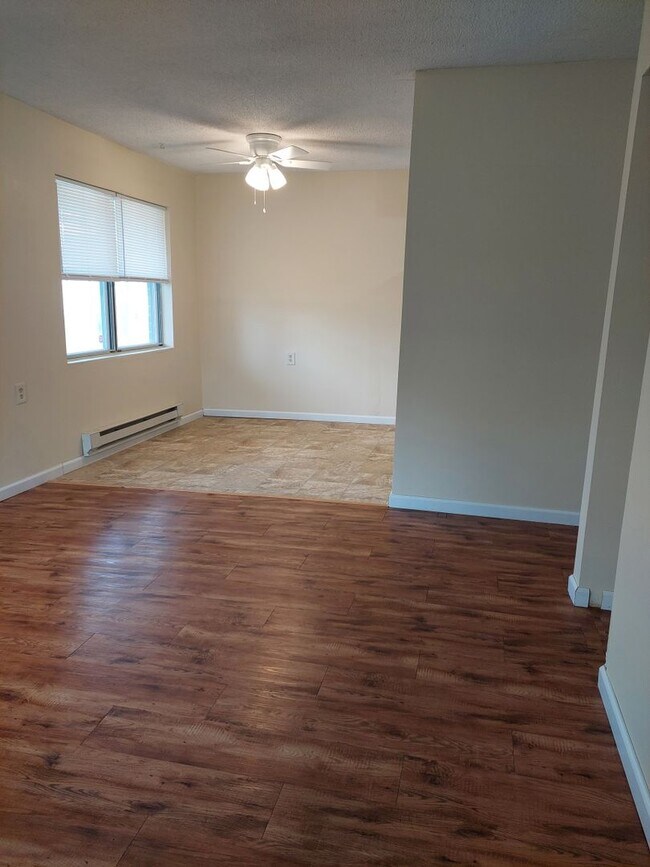 Building Photo - Rosewood Apartments