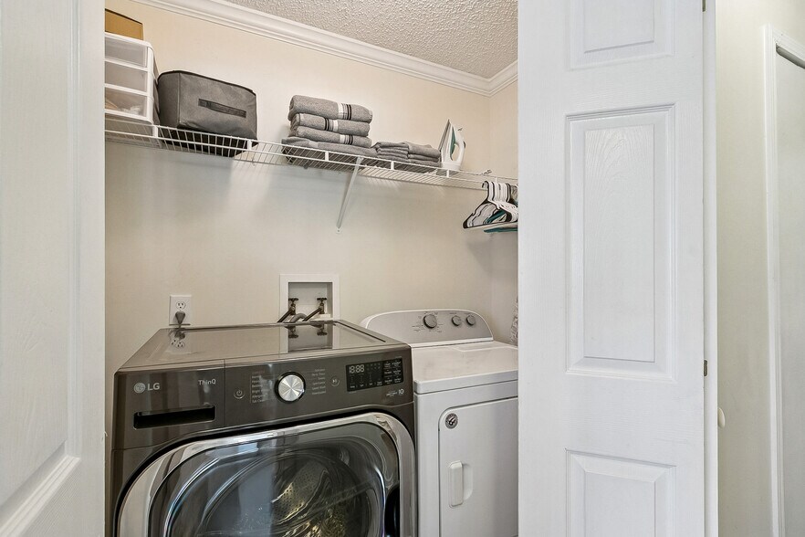 Building Photo - 4416 Dreux Ave