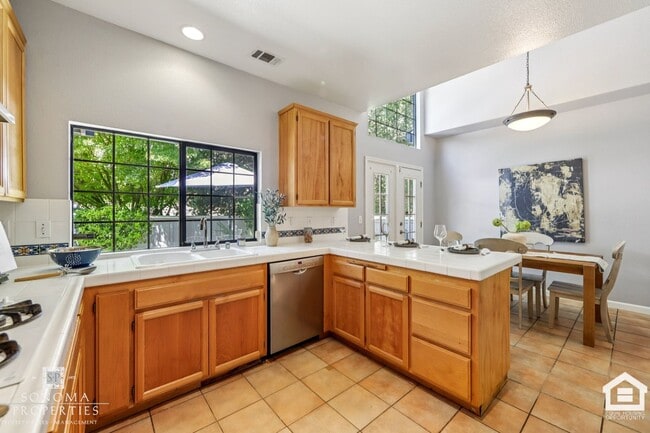 Building Photo - Spacious 3BD/2BA Home in Desirable Sonoma Greens Community