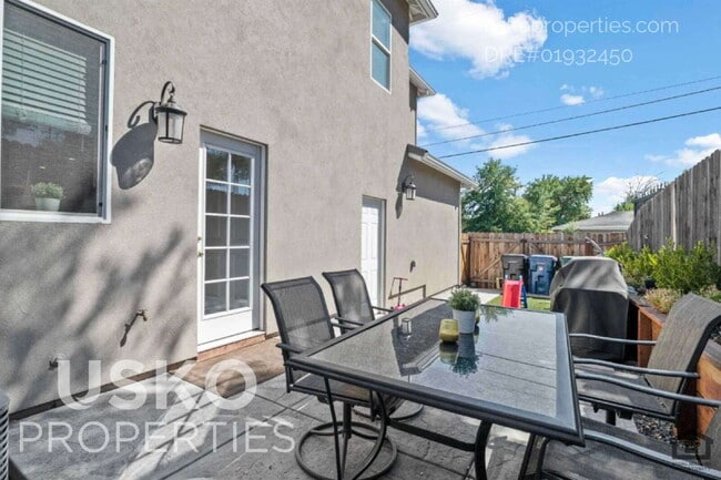 Building Photo - 5965 Hilltop Dr