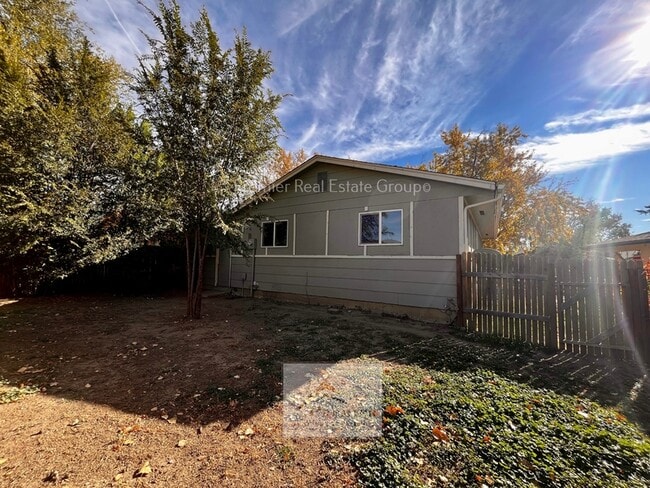 Building Photo - 1854 Saratoga Dr