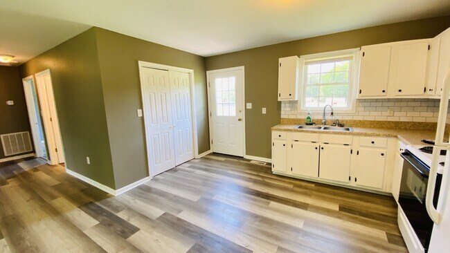 Building Photo - 847 Skipwith Rd