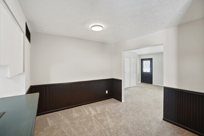 Building Photo - 3145 Dogwood Dr