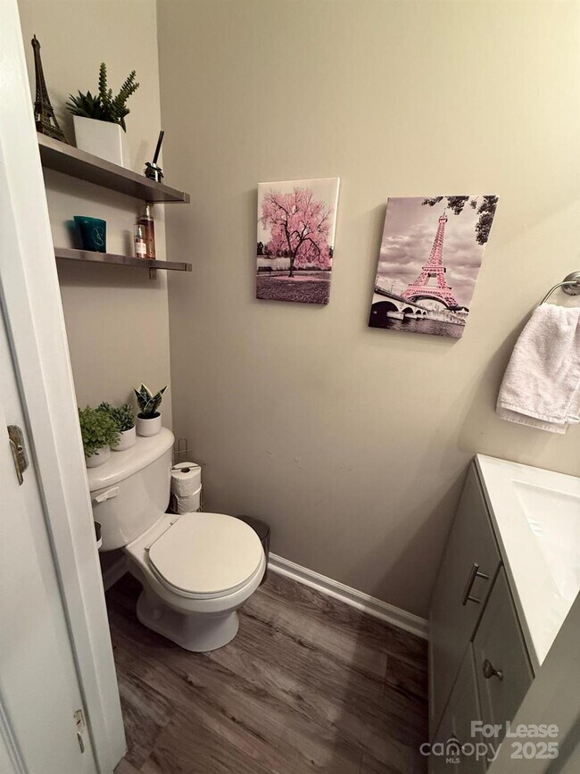 Building Photo - 18506 Oakhurst Blvd