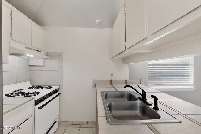 Building Photo - 11455 Sundrop Ct