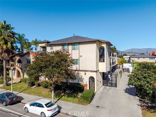 Building Photo - 909 E Chevy Chase Dr