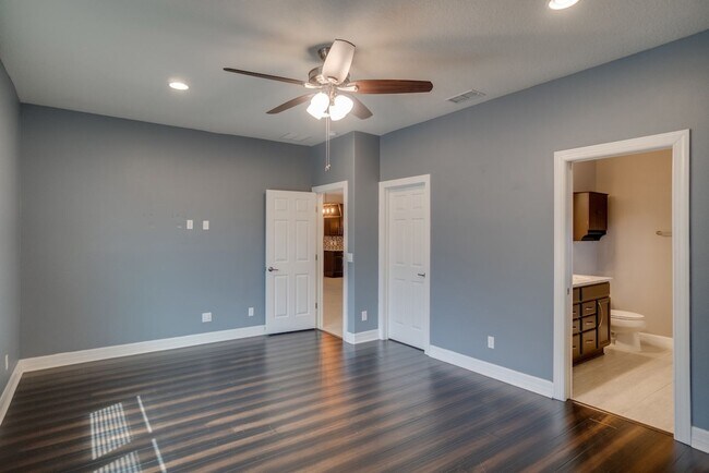 Building Photo - Stunning 3-Bedroom Pool Home with Bonus Room in the Gated Community of Lakeshore at Narcoossee