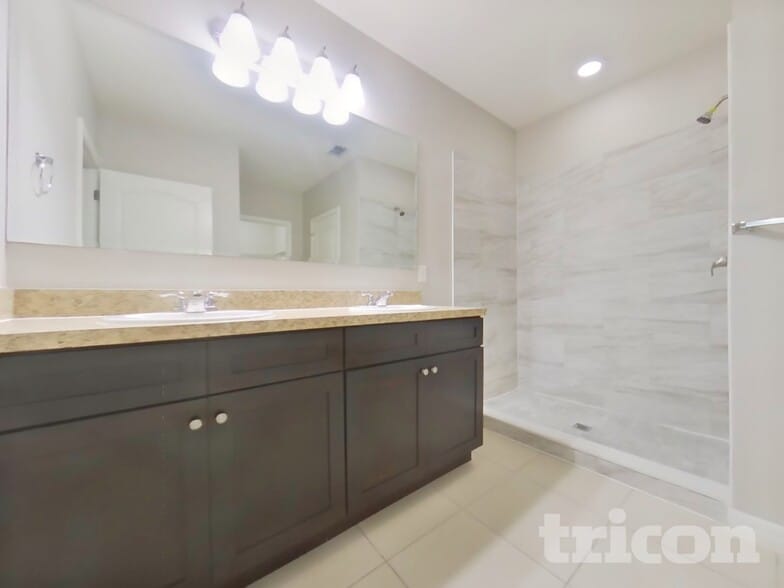 Building Photo - 2449 Valhalla Dr