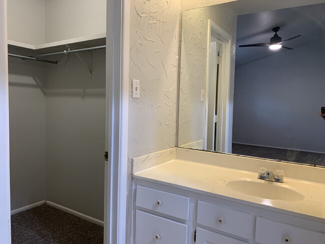 Building Photo - Cute duplex in North Lubbock