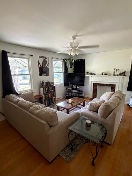 Building Photo - 202 Mayfield Dr