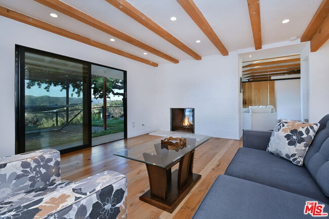 Building Photo - 2145 Linda Flora Dr