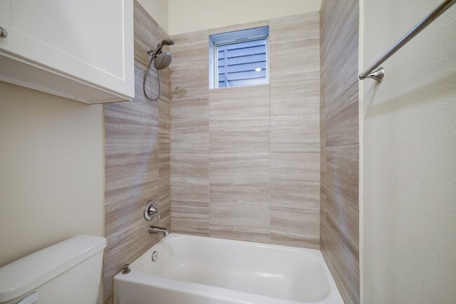 Building Photo - 2119 Naomi St