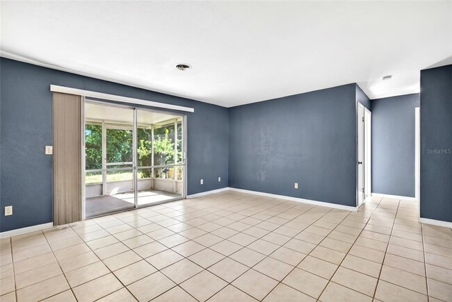 Building Photo - 2622 SW 35th Ave