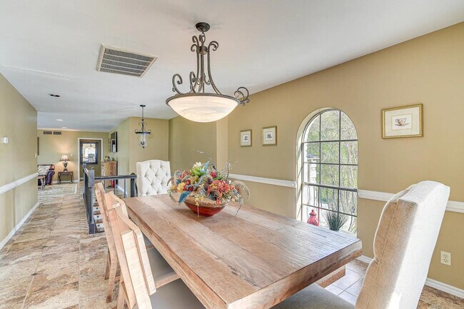 Building Photo - 18654 Martinique Dr