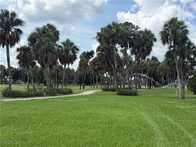 Building Photo - 1699 Golf Club Dr